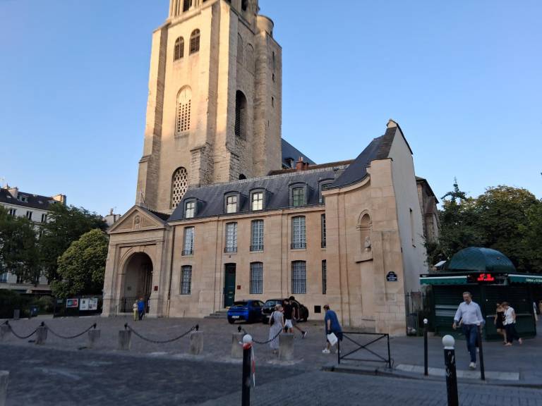 Apartment | Next to Notre-Dame de Paris | Perfect for remote work — photo 5