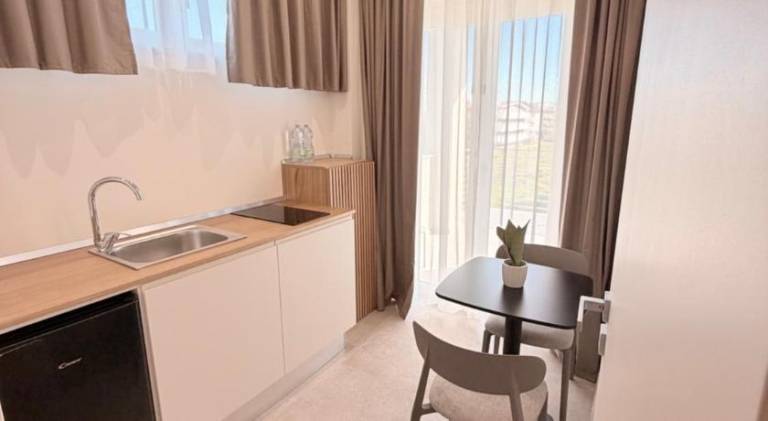 Serviced apartment with terrace — photo 3