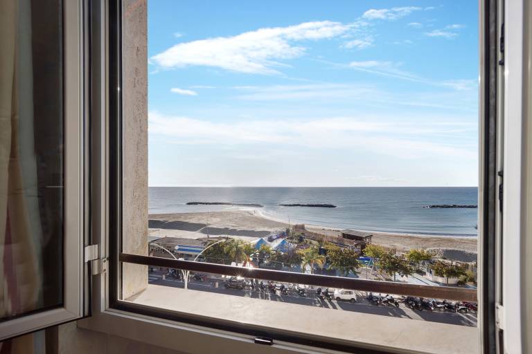 Holiday Accommodation "Casa Fronte mare" with sea front view — photo 3
