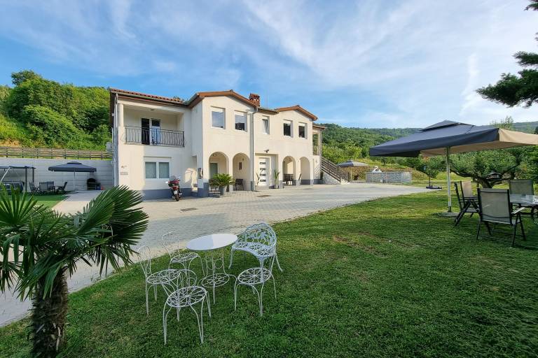 Apartma Hrvatini