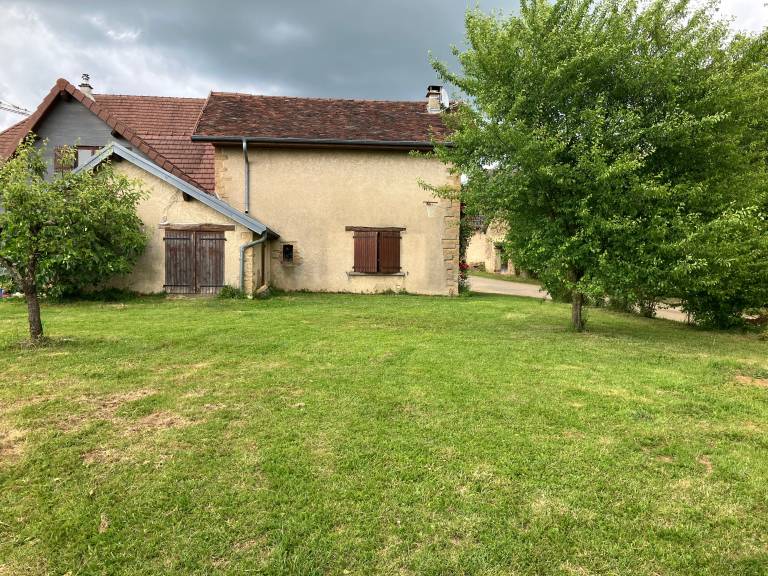 Holiday Home 'Gîte Du Poisson Rouge' with Fireplace, Terrace, and Large Grounds — photo 5