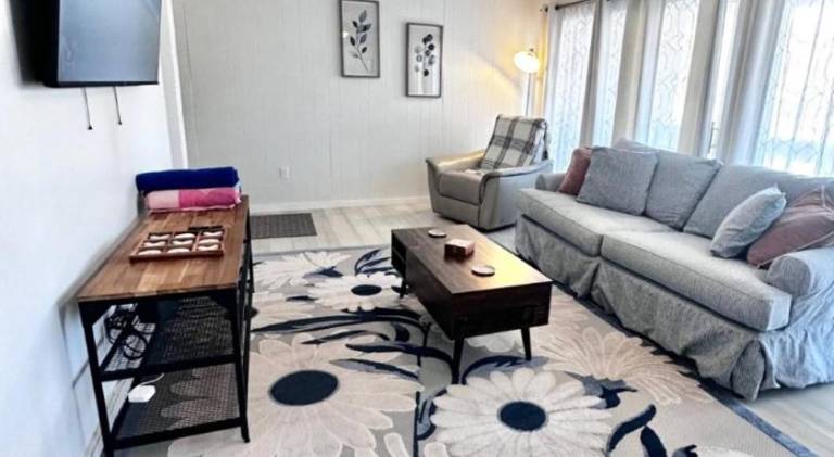 Serviced apartment with pool & grill | Beach nearby | Good for workation | Pets allowed in Destin, FL