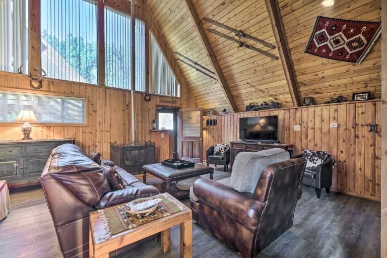 Ski-In/Ski-Out Red River Cabin w/ Mtn Views! — photo 3