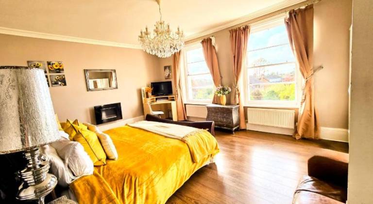 Spacious rental apartment | Pets are welcome in Cheltenham
