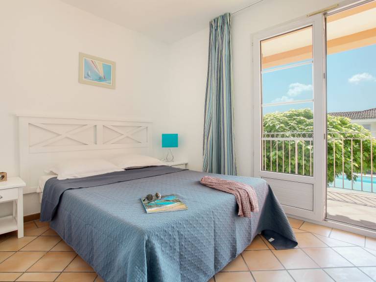 Holiday apartment with patio & heated pool — photo 5