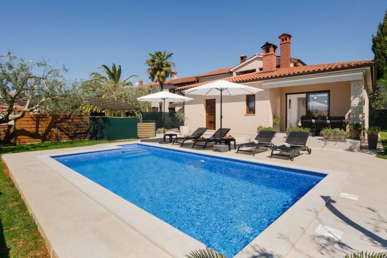 Villa with private pool, garden & terrace | Garden view — photo 3