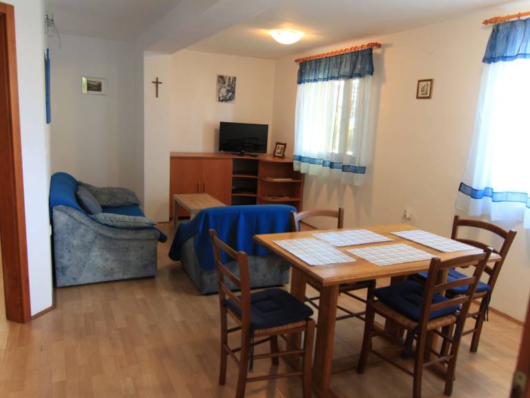 Rental apartment with terrace — photo 2