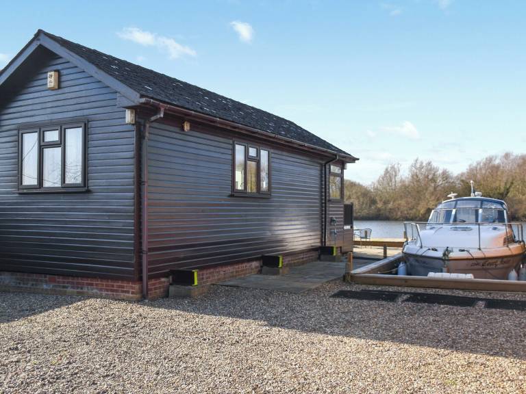 Cottage  Brundall