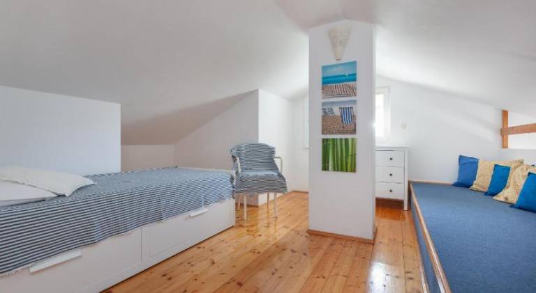 Holiday apartment with terrace in Tucepi