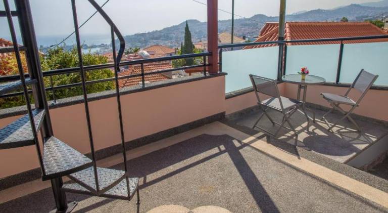 House with BBQ & patio | Close to Madeira Botanical Garden — photo 5