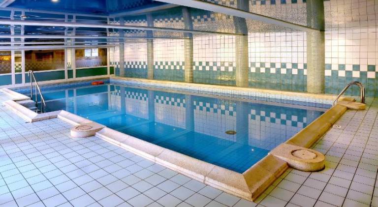 Serviced apartment with patio, pool & yard | Suitable for remote work — photo 4