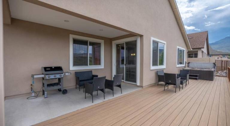 Stunning Views Hot Tub Location! 3 bed/3 bath — photo 4