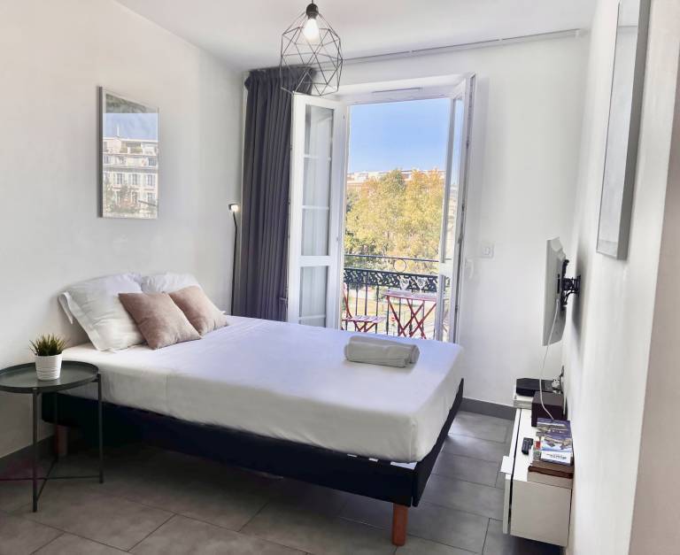 Studio | Next to Castle Hill | Beach nearby | Pets allowed in Thiers