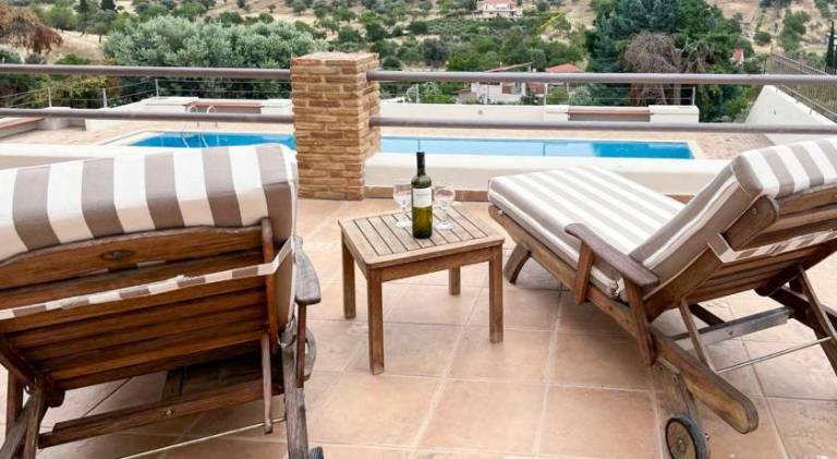 Fully equipped vacation home with patio, private pool & barbecue | Pet-friendly — photo 3