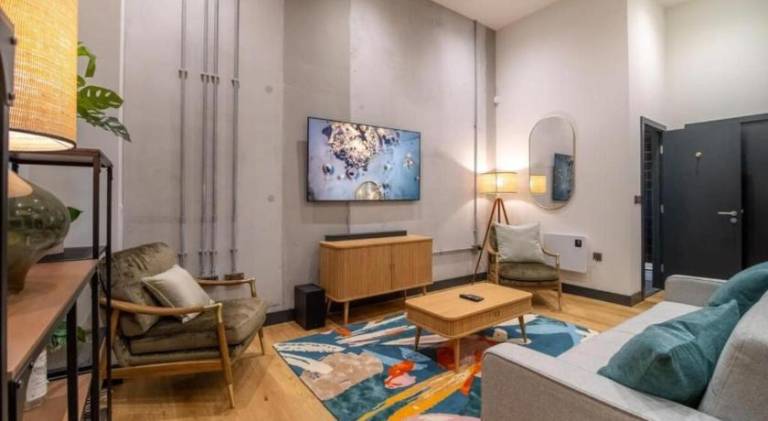 Vacation home | Next to Manchester Cathedral | Good for workation | Pets are welcome — photo 2