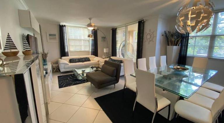 Beautiful apartment with pool & hot tub | Pets allowed in Aventura, FL