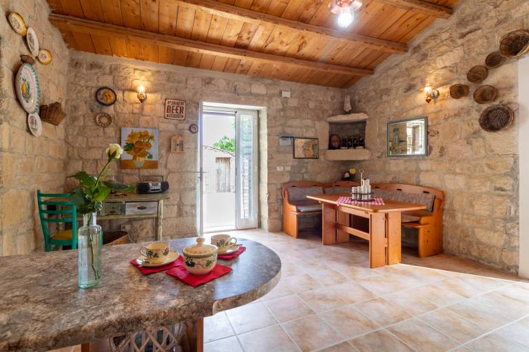 Fully equipped charming house with terrace, fast internet & BBQ | Mountain view | Good for workation | Pets allowed — photo 3