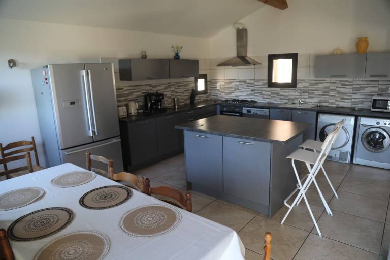 Fully equipped charming villa with terrace, yard & grill | Suitable for remote work | Pets are welcome — photo 4