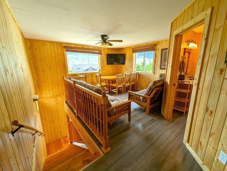 Cabin Gardiner
