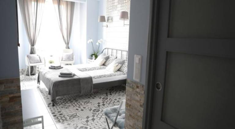 Rental apartment with yard & patio — photo 2