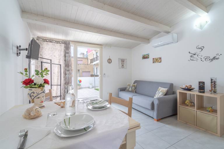 Apartment 'Sfea Home' with Private Terrace, Wi-Fi and Air Conditioning — photo 3
