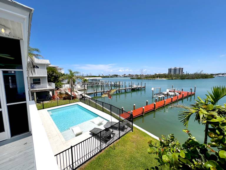 House with garden, private pool & BBQ | Water view | Suitable for remote work — photo 5