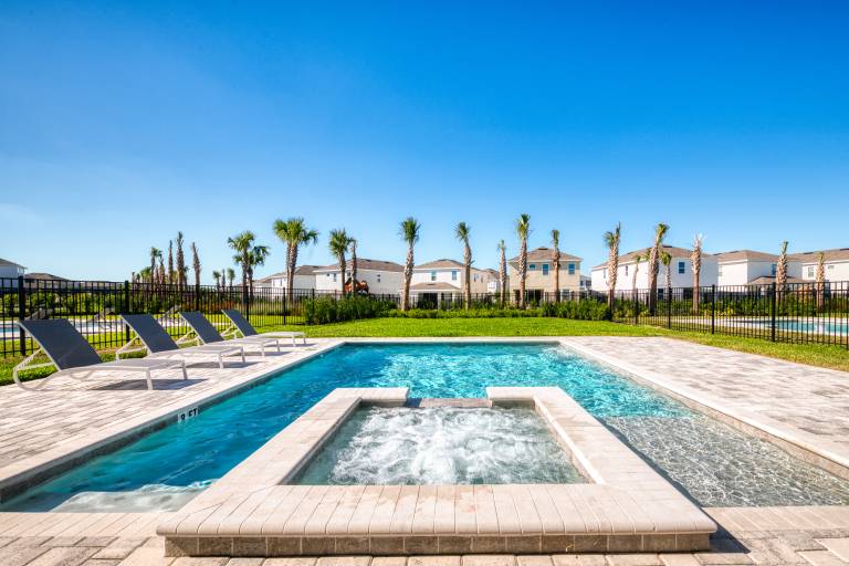Vacation home with private pool — photo 5