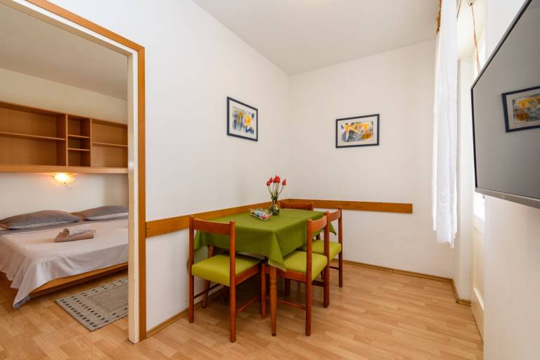 Rental apartment with terrace, garden & barbecue | Garden view — photo 3