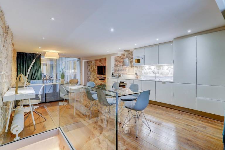 Jardin Priv Gorgeous 3 Bed House in Le Marais in Paris