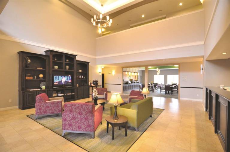La Quinta Inn & Suites by Wyndham Brookshire — photo 2