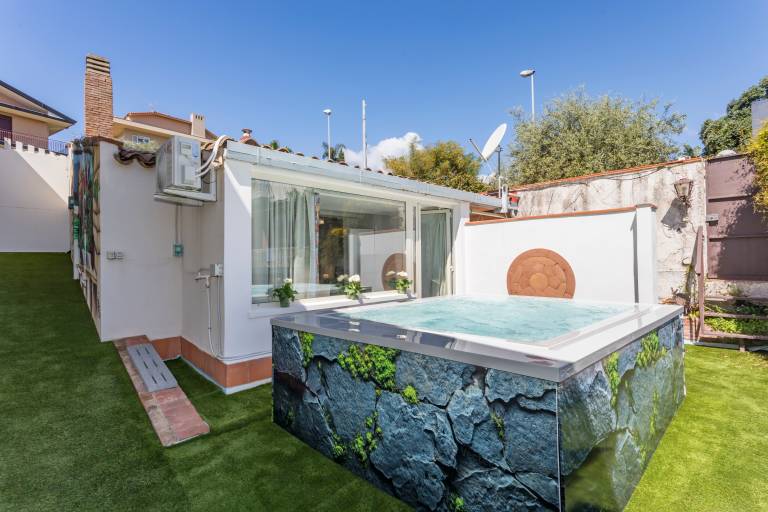 Beautiful apartment with patio, garden & fast internet | City view | Pet-friendly — photo 2
