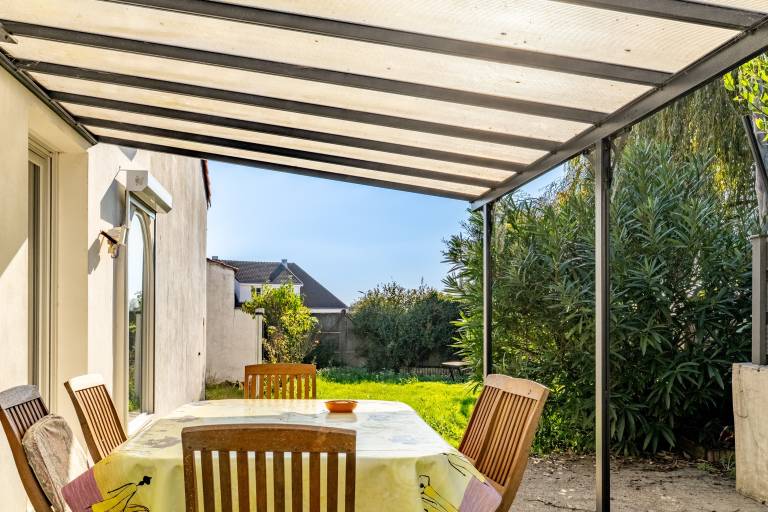 Holiday Home 'La Maison Du Bonheur' with Private Terrace, Garden & Wi-Fi in Nantes