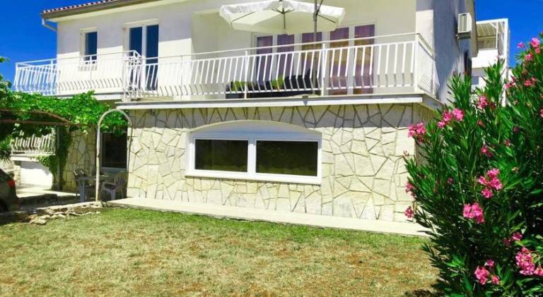 Welcoming apartment in Novigrad, 40 m² with peaceful garden in Novigrad