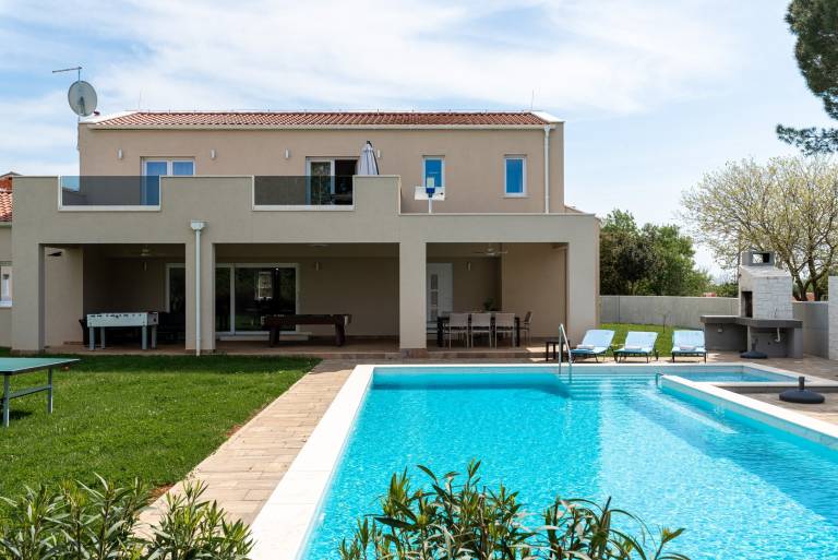 Fully equipped villa with sauna, yard & patio | Pets are welcome in Umag