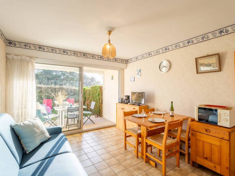 Cozy Studio with Private Garden, 50m from Beach, Parking Included — photo 2