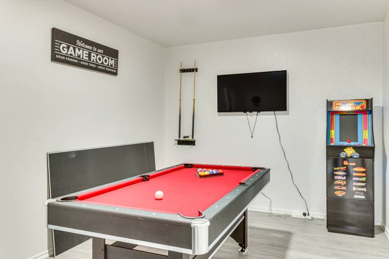 South OKC Home w/ Hot Tub-Game Room: 18 Mi to OU! — photo 2