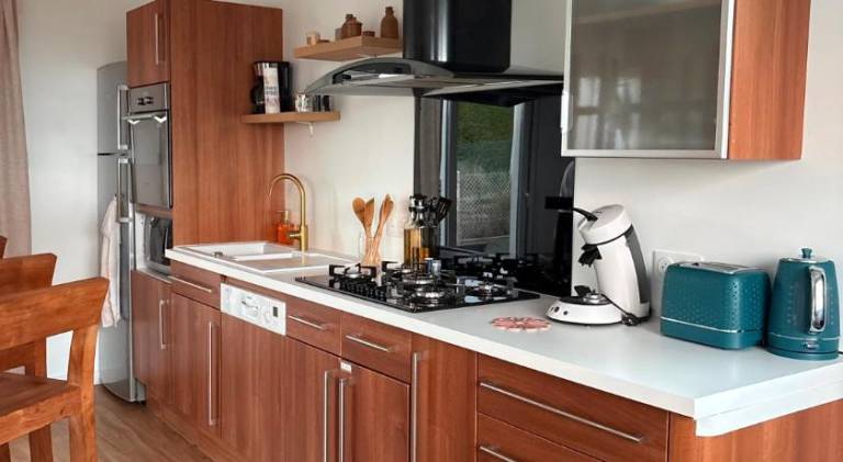 Fully equipped charming vacation home with patio, yard & BBQ | Close to the beach | Pets allowed — photo 3