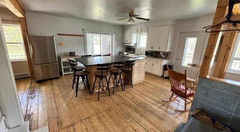 Vacation home with patio | Pet-friendly — photo 4
