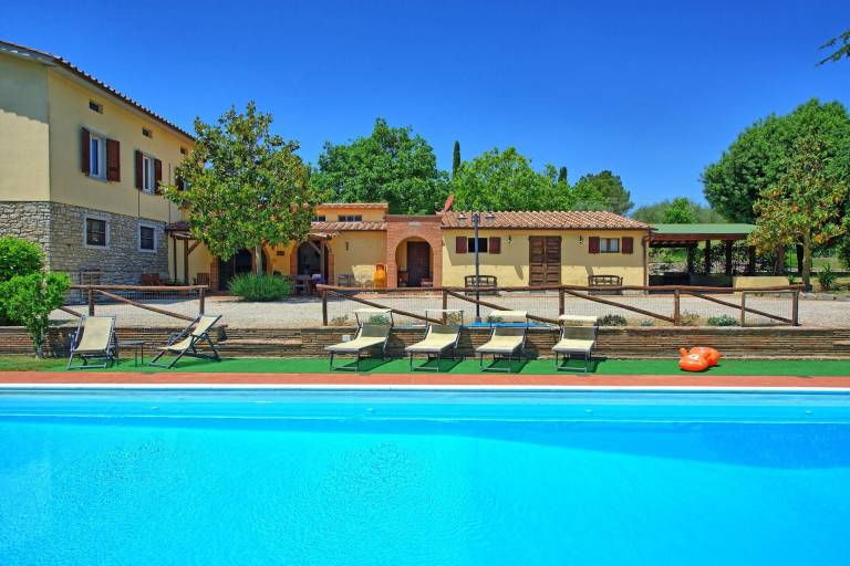 Villa with barbeque, private pool & terrace — photo 2