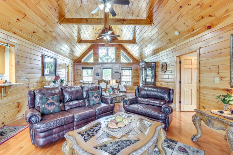 Blue Ridge ‘Orchard Overlook' Cabin w/ Hot Tub — photo 4