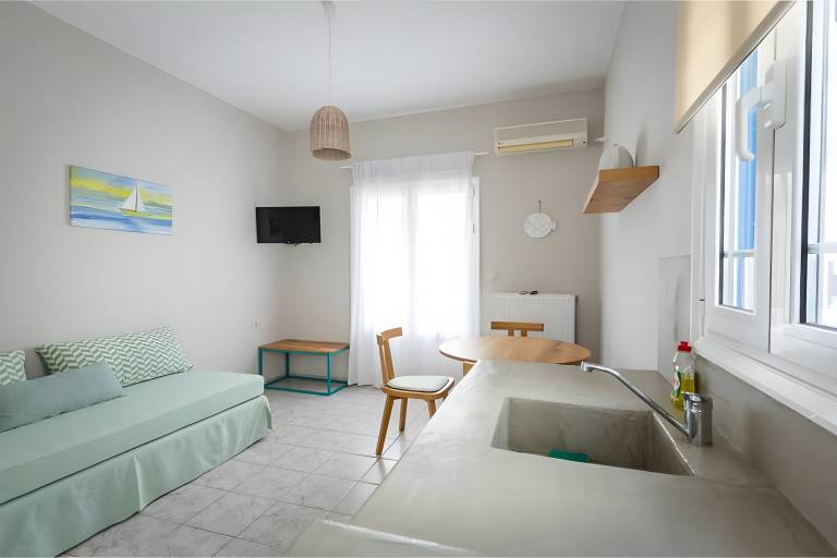 Studio Apartment 'Semi Basement -Superior Apartment' with Mountain View and Air Conditioning — photo 3