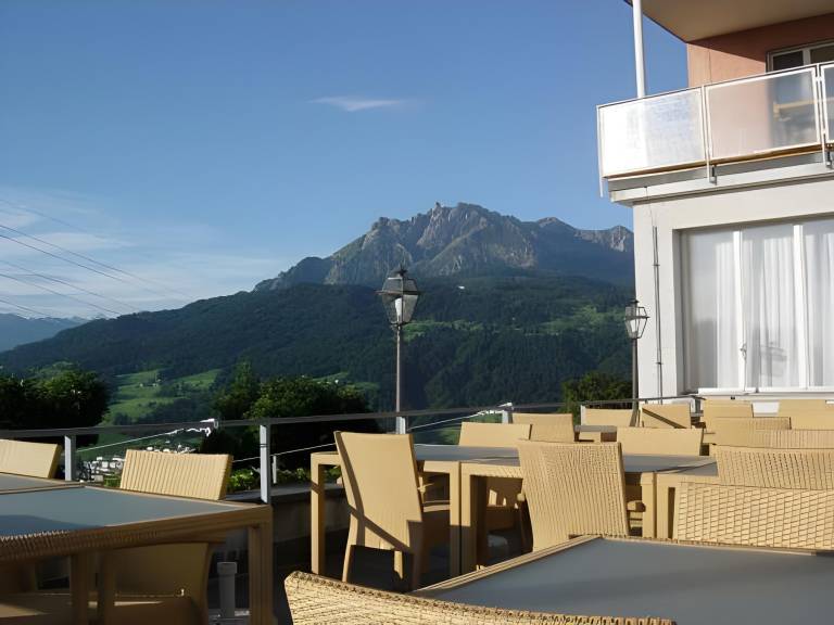 Charming serviced apartment with yard, barbecue & patio | Suitable for remote work | Dogs allowed — photo 4