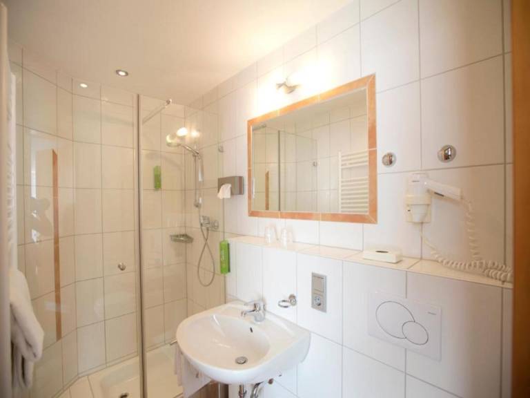 Neumaiers Hirsch Gasthof und Landhotel (Attenhofen) — photo 3