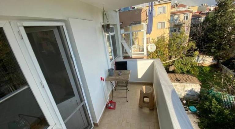 Large apartment with a balcony in central Kadıkoy — photo 5