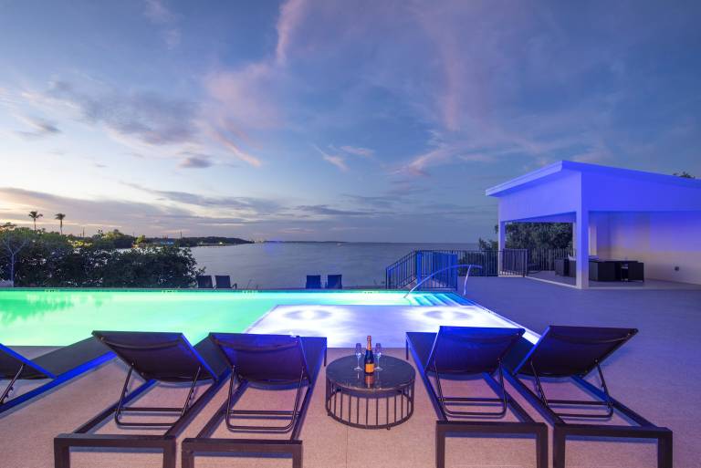 Condo  Grand Harbour