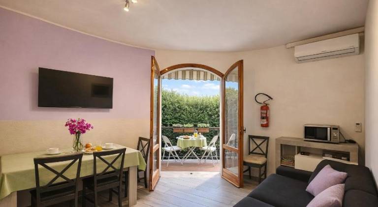 Holiday apartment with 2 rooms for 6 persons in Pozzolengo