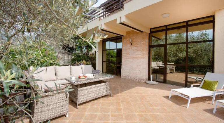 Villa with 4 rooms for 10 persons — photo 3
