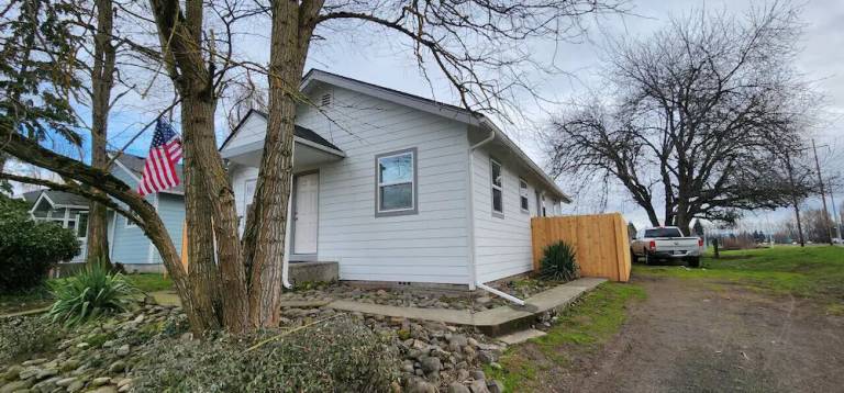 Hus  New West Side