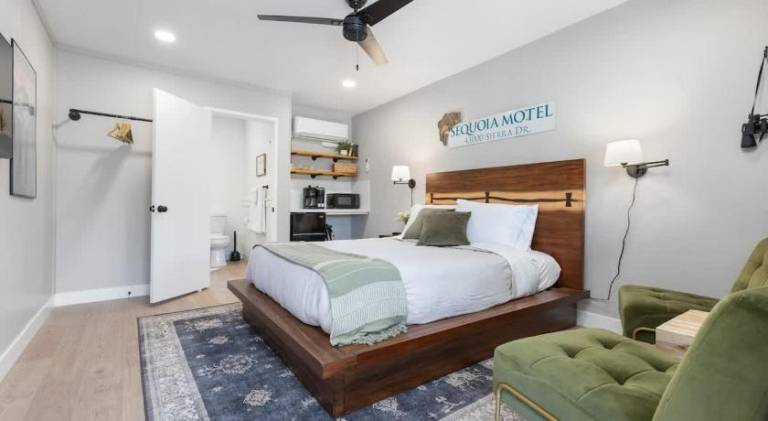 Apartment with pool in Three Rivers, CA