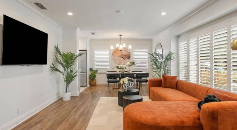House with garden & jacuzzi in Long Beach, CA